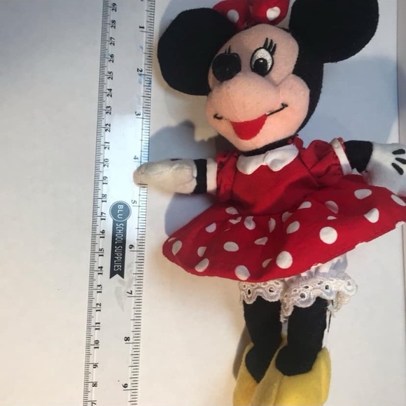 Minnie Mouse - Picture 4 of 5